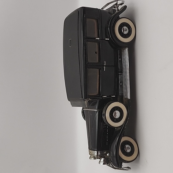 Vintage Franklin Mint 1930 V16 452 Cadillac Imperial Sedan NWT Black - Picture 4 of 12